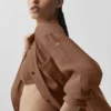 Halbtransparentes „Golden Hour“-Langarmshirt mit Knopfleiste – Sun Kissed Brown
