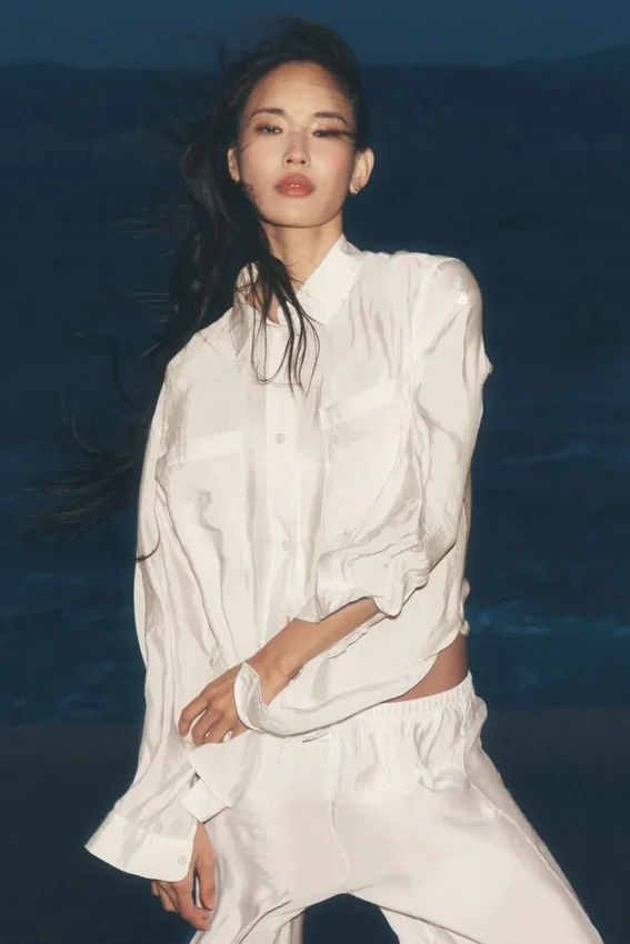 Halbtransparentes „Golden Hour“-Langarmshirt mit Knöpfen – Elfenbein