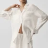 Halbtransparentes „Golden Hour“-Langarmshirt mit Knöpfen – Elfenbein