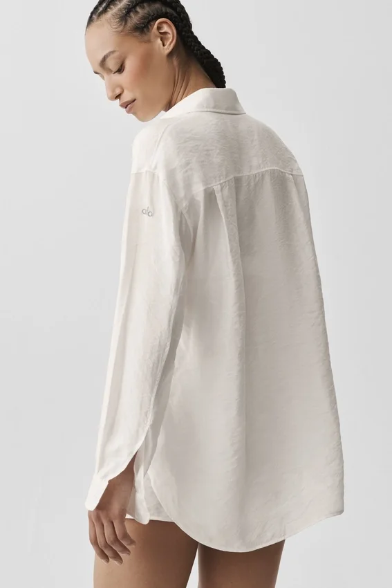 Halbtransparentes „Golden Hour“-Langarmshirt mit Knöpfen – Elfenbein