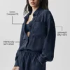 Halbtransparentes „Golden Hour“-Langarmshirt mit Knöpfen – Marineblau