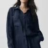 Halbtransparentes „Golden Hour“-Langarmshirt mit Knöpfen – Marineblau