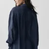 Halbtransparentes „Golden Hour“-Langarmshirt mit Knöpfen – Marineblau