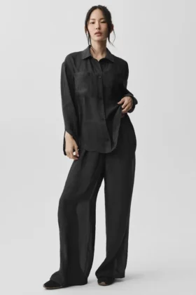 Halbtransparentes „Golden Hour“-Langarmshirt mit Knöpfen – Schwarz