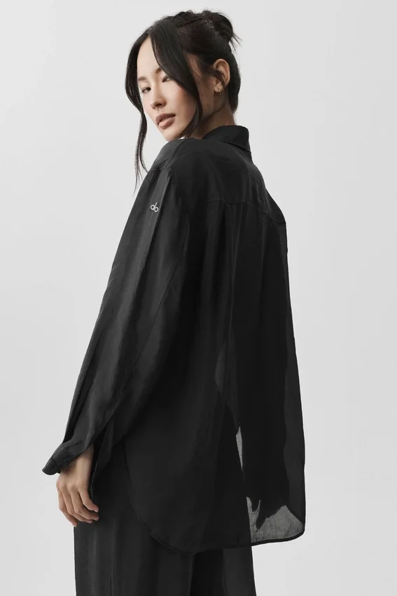 Halbtransparentes „Golden Hour“-Langarmshirt mit Knöpfen – Schwarz