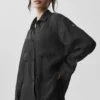 Halbtransparentes „Golden Hour“-Langarmshirt mit Knöpfen – Schwarz