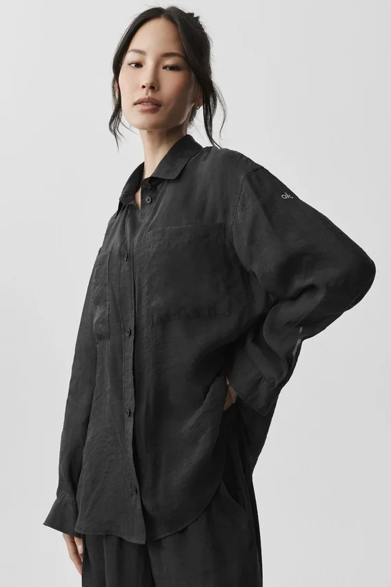 Halbtransparentes „Golden Hour“-Langarmshirt mit Knöpfen – Schwarz