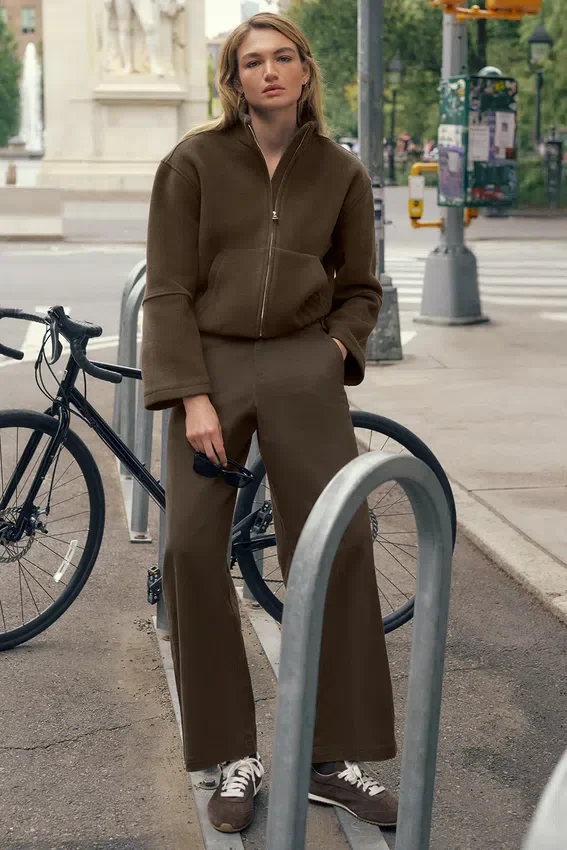 High Road Hose mit geradem Bein – Espresso