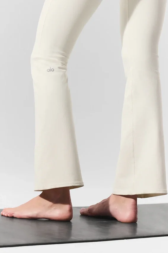 High-Waist Airbrush 7/8 Bootcut-Leggings – Elfenbein