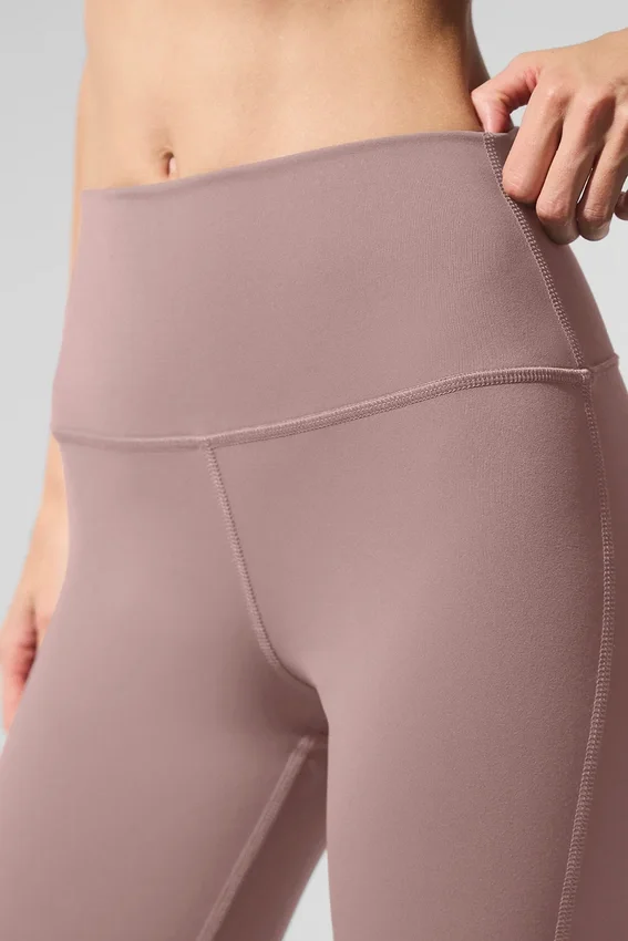High-Waist Airbrush 7/8 Bootcut-Leggings – Taupe