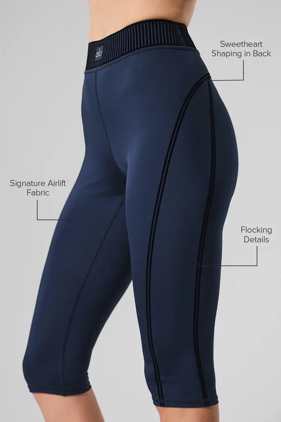 High-Waist Airlift Capri-Hose – Marineblau