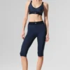 High-Waist Airlift Capri-Hose – Marineblau