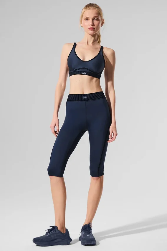 High-Waist Airlift Capri-Hose – Marineblau