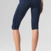 High-Waist Airlift Capri-Hose – Marineblau