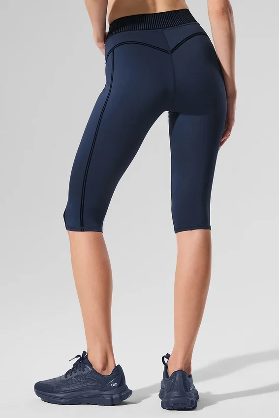 High-Waist Airlift Capri-Hose – Marineblau