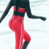 High-Waist Airlift Capri-Hose mit supergeschlankem Schnitt und Kontrastdetails – Candy Red/Weiß