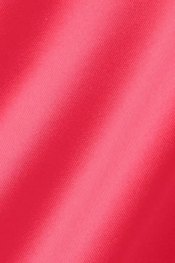 High-Waist Airlift Capri-Hose mit supergeschlankem Schnitt und Kontrastdetails – Candy Red/Weiß