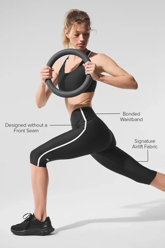 High-Waist Airlift Capri-Hose mit superglattem Kontrast – Schwarz/Weiß
