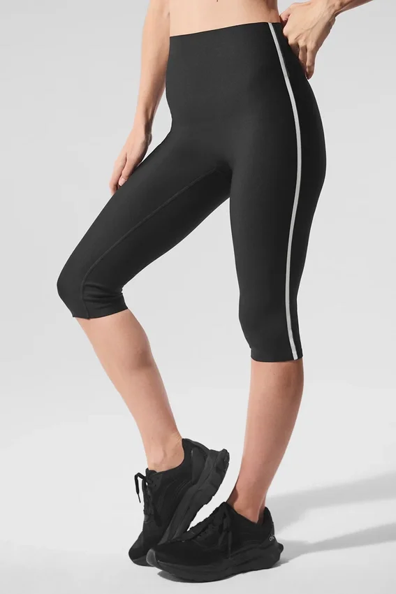 High-Waist Airlift Capri-Hose mit superglattem Kontrast – Schwarz/Weiß