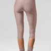 High-Waist Airlift Capri-Hose – Taupe