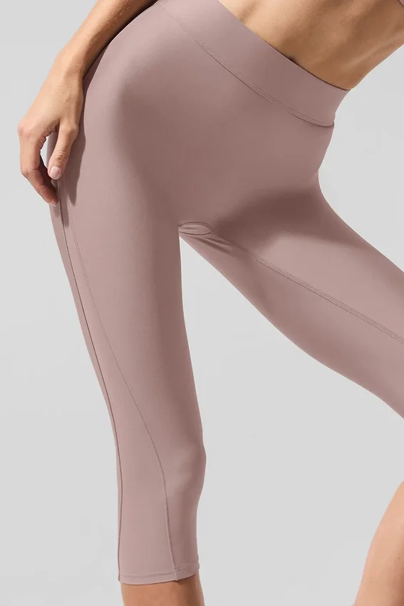 High-Waist Airlift Capri-Hose – Taupe
