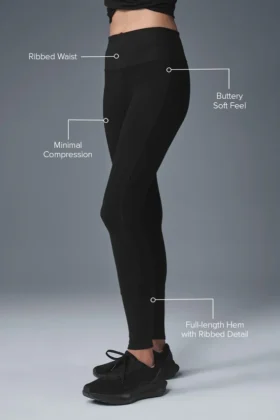 High-Waist Alosoft Lounge Leggings – Schwarz