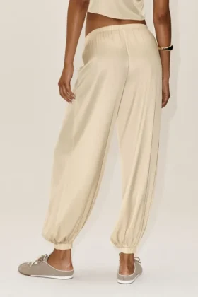 High-Waist-Radiance-Hose aus Seidenmischung – Sandy Beige