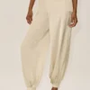 High-Waist-Radiance-Hose aus Seidenmischung – Sandy Beige