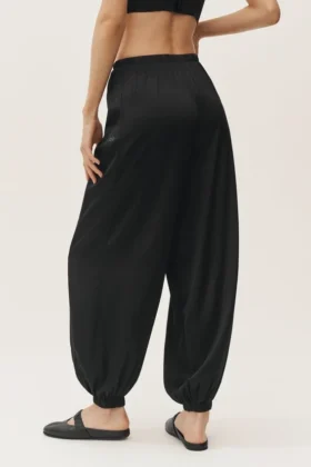 High-Waist-Radiance-Hose aus Seidenmischung – Schwarz