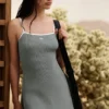 Highline-Kleid aus geripptem Pullover – Lunar Grey/Weiß
