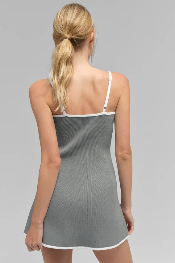 Highline-Kleid aus geripptem Pullover – Lunar Grey/Weiß