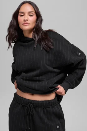 Hoodie mit Nadelstreifen – Schwarze Nadelstreifen