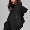Hoodie mit Nadelstreifen – Schwarze Nadelstreifen