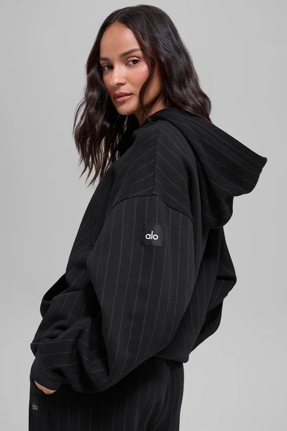 Hoodie mit Nadelstreifen – Schwarze Nadelstreifen