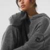 Hoodie „New Class“ aus Wolle und Kaschmir – Platinum Grey