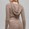 Hoodie „Noble“ aus Wolle und Kaschmir mit Rippbündchen und durchgehendem Reißverschluss – Chai Latte