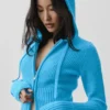 Hoodie „Noble“ aus Wolle und Kaschmir mit Rippstruktur und durchgehendem Reißverschluss – Azurblau