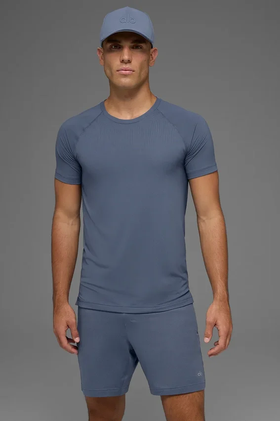 Idol Rundhals-T-Shirt mit Kurzarmshirts – Bluestone