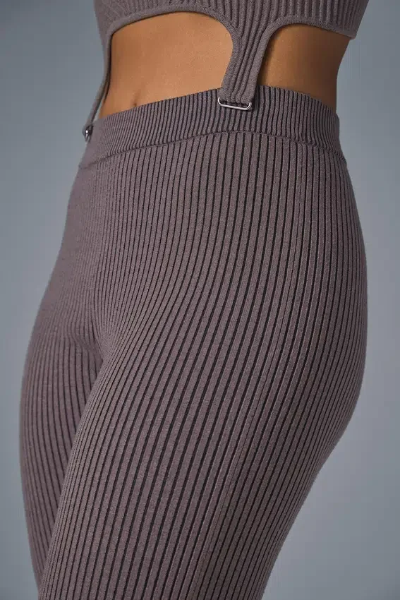 Jeansstrick-Hose mit High-Waist und ausgestelltem Bein – Raisinette/Schwarz