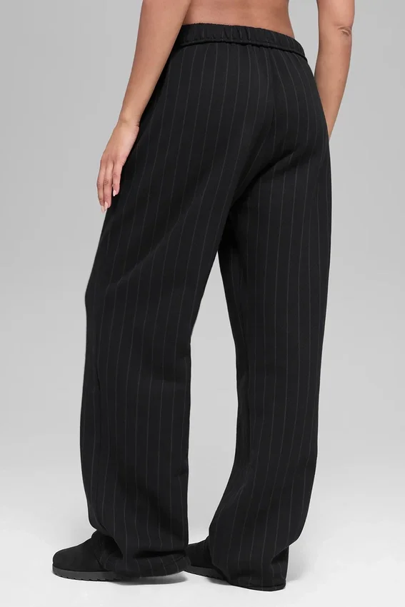 Jogginghose mit geradem Bein und Nadelstreifen – Black Pinstripe