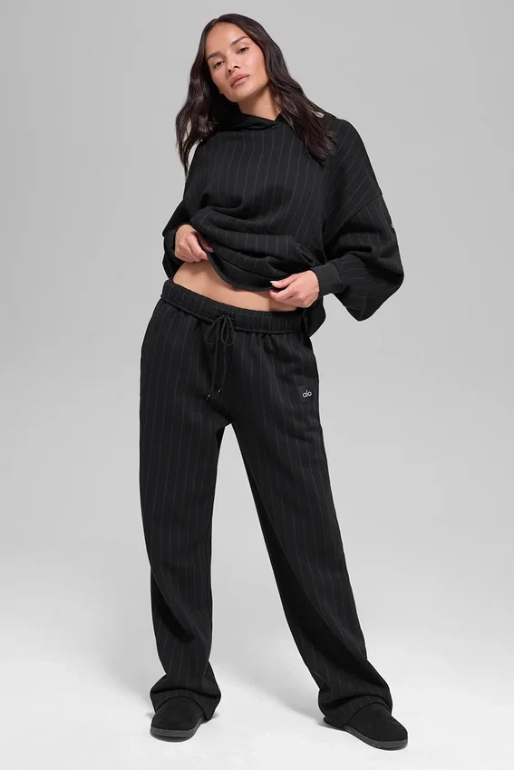 Jogginghose mit geradem Bein und Nadelstreifen – Black Pinstripe