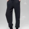 Jogginghose „New Class“ aus Wolle und Kaschmir mit High-Waist-Taille – Schwarz