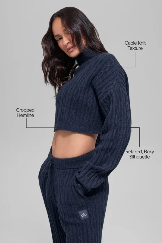 Kabelgestrickter, verkürzter Winter Bliss-Rollkragenpullover mit Langarmshirts – Navy