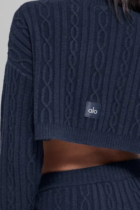 Kabelgestrickter, verkürzter Winter Bliss-Rollkragenpullover mit Langarmshirts – Navy