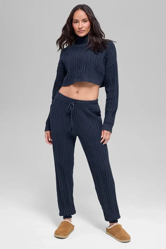 Kabelgestrickter, verkürzter Winter Bliss-Rollkragenpullover mit Langarmshirts – Navy