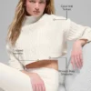 Kabelmuster-Pullover „Winter Bliss“, kurz geschnitten, mit Rollkragen und Langarmshirts – Elfenbein