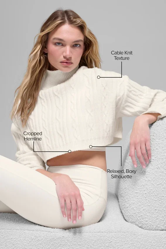 Kabelmuster-Pullover „Winter Bliss“, kurz geschnitten, mit Rollkragen und Langarmshirts – Elfenbein