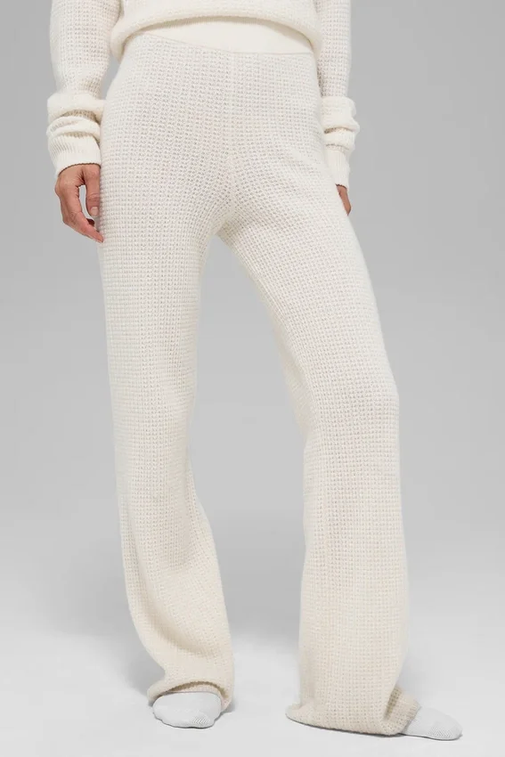 Kaschmir-High-Waist-Hose mit flauschigem Waffelmuster – Elfenbein
