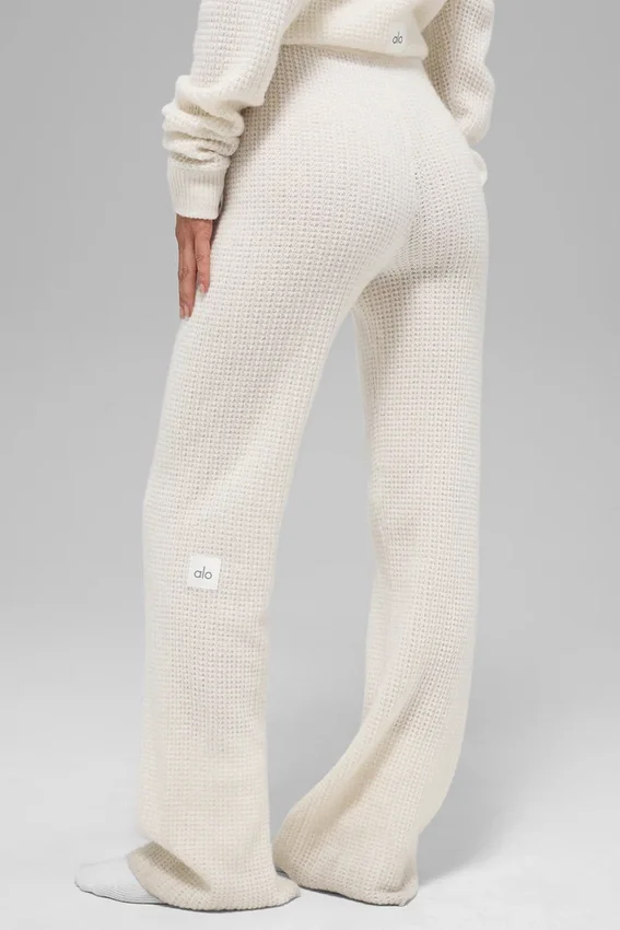 Kaschmir-High-Waist-Hose mit flauschigem Waffelmuster – Elfenbein