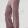 Kaschmir-High-Waist-Hose mit flauschigem Waffelmuster – Pilzgrau meliert
